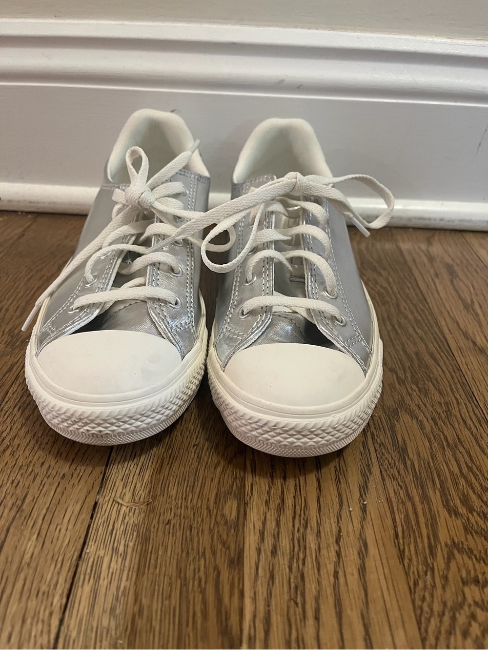 Converse Sz 7 Chuck Taylor All Star Shiny Silver Dainty Metallic Low Top Sneaker